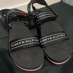 Tommy Hilfiger size 11M